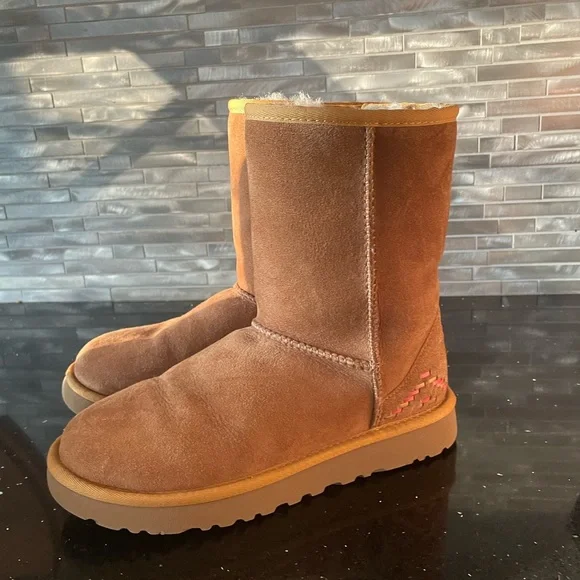 UGG Chesnut Boots - Picture 1 of 5